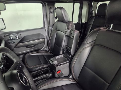 Certified 2025 Jeep Gladiator Sport image 23