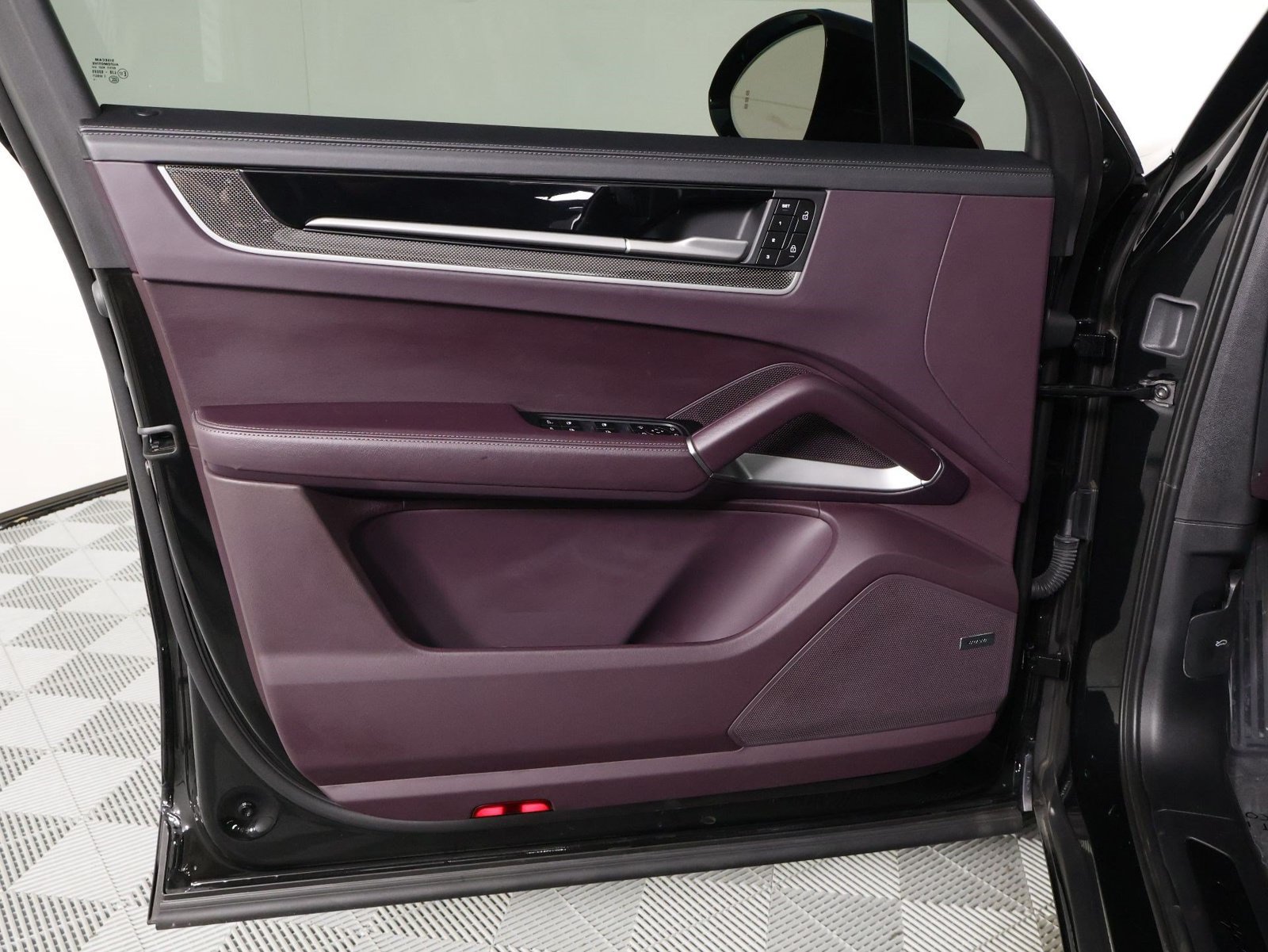 Certified 2025 Porsche Cayenne GTS AWD/4WD image 20