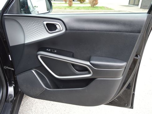 Used 2020 Kia Soul LX FWD image 21