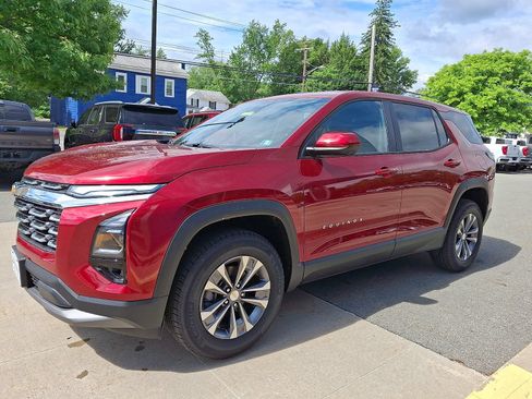 New 2026 Chevrolet Equinox LT w/ Convenience Package II AWD/4WD image 3