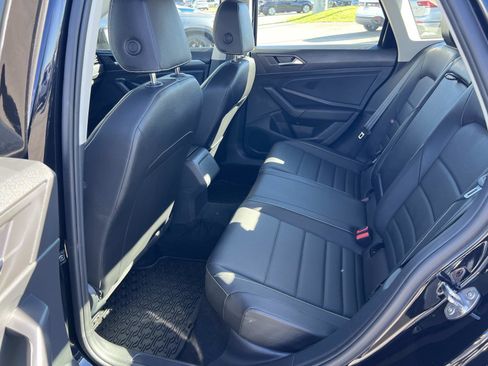 Certified 2024 Volkswagen Jetta SE w/ Panoramic Sunroof Package image 21