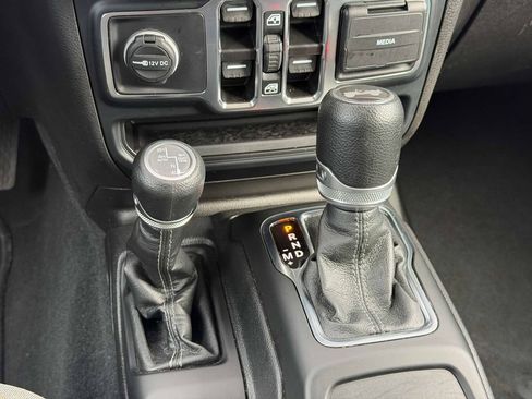 Used 2024 Jeep Wrangler Unlimited Sahara AWD/4WD image 33