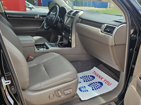Used 2019 Lexus GX 460 w/ Navigation Package image 31