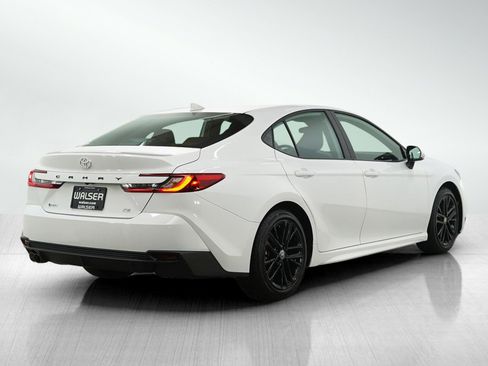 Used 2025 Toyota Camry SE image 7