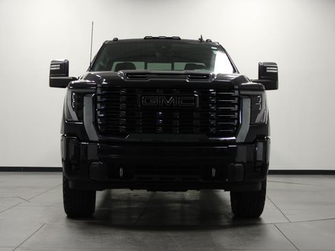Used 2024 GMC Sierra 3500 Denali Ultimate AWD/4WD image 9
