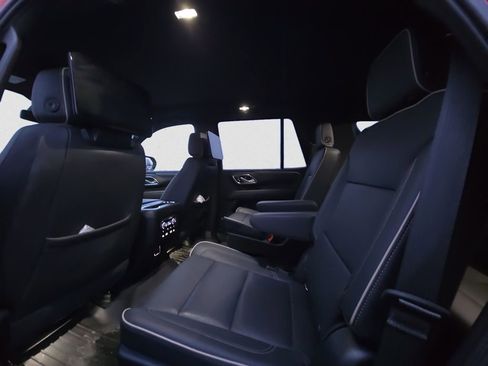 Used 2021 GMC Yukon SLT w/ SLT Premium Package image 16