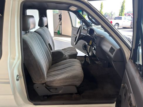 Used 1992 Toyota Pickup Deluxe AWD/4WD image 21
