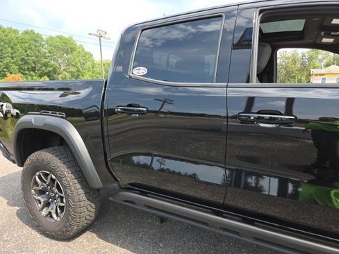 Used 2025 Chevrolet Colorado ZR2 AWD/4WD image 38