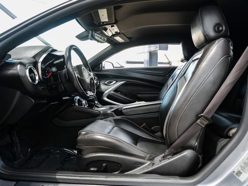 Used 2019 Chevrolet Camaro SS RWD image 3