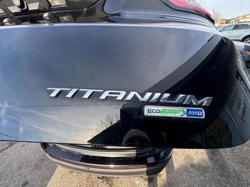 Used 2018 Ford Edge Titanium w/ Equipment Group 302A AWD/4WD image 19