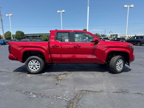 Used 2026 Toyota Tacoma SR5 AWD/4WD image 10