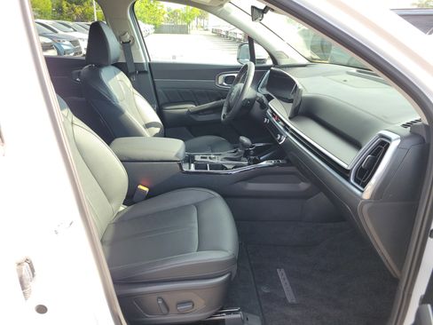 Certified 2025 Kia Sorento SX FWD image 7