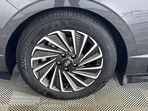 Used 2025 Hyundai Sonata Limited FWD image 40