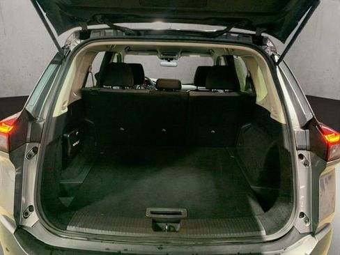 Used 2023 Nissan Rogue SV image 23