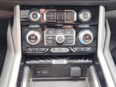 Used 2024 GMC Yukon XL Denali AWD/4WD image 19