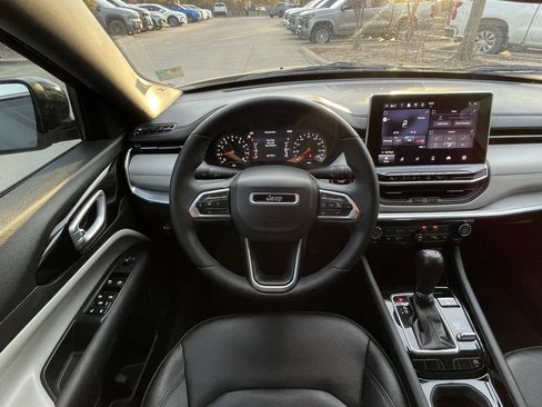 Used 2024 Jeep Compass Limited image 11