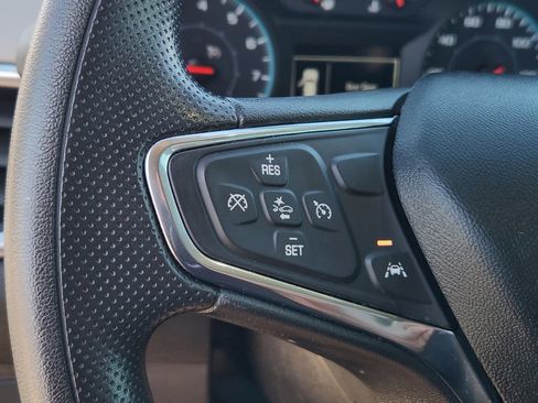 Used 2020 Chevrolet Equinox LS w/ LS Convenience Package image 32