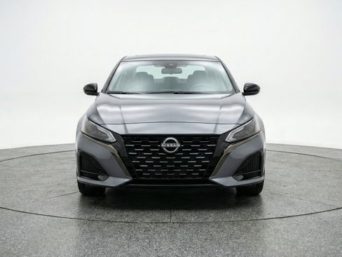 Used 2025 Nissan Altima 2.5 SR image 2