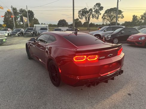 Used 2021 Chevrolet Camaro LT image 10