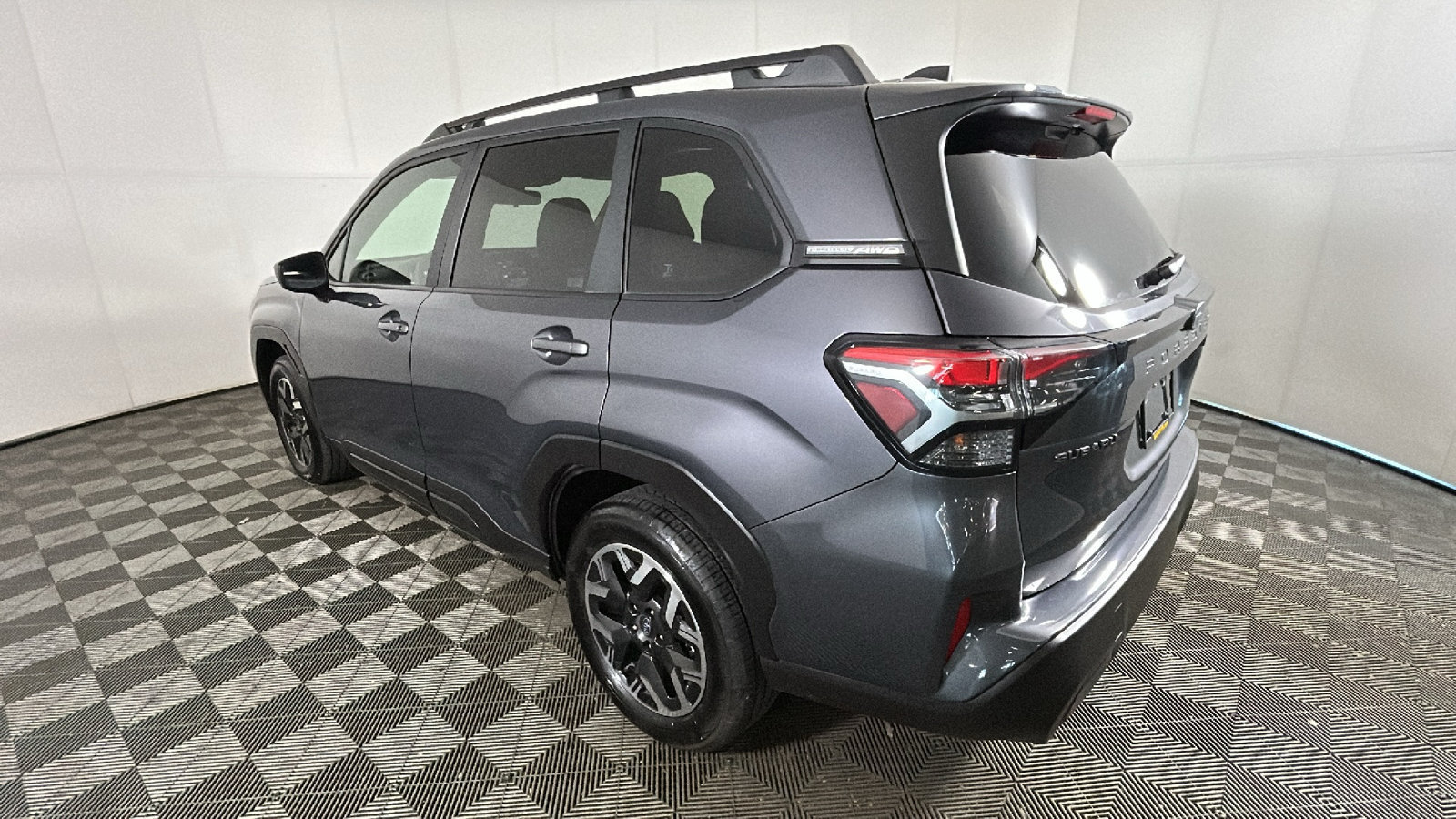 Used 2025 Subaru Forester Premium AWD/4WD image 5