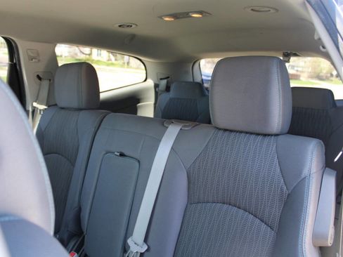 Used 2015 Chevrolet Traverse LS FWD image 17