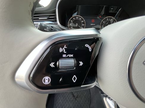 Used 2025 Jaguar F-PACE R-Dynamic S image 19