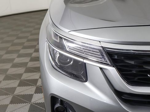 Used 2023 Kia Seltos EX image 13