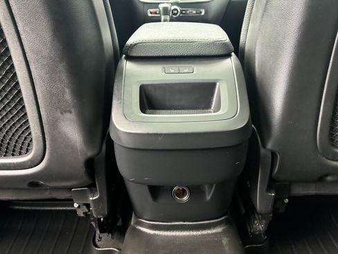 Used 2019 Volvo XC60 T5 Momentum w/ Multimedia Package AWD/4WD image 17
