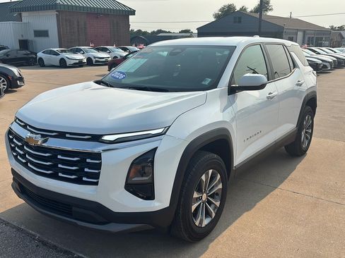 Used 2026 Chevrolet Equinox LT FWD image 3