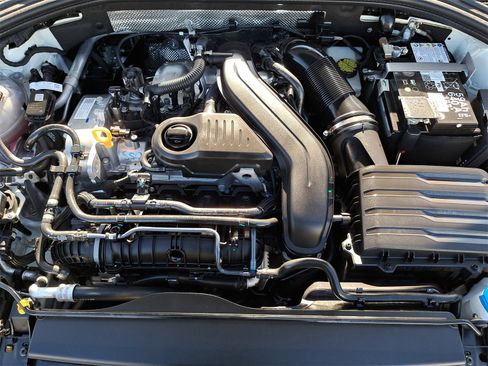 Certified 2025 Volkswagen Jetta SE w/ Sunroof Package image 30