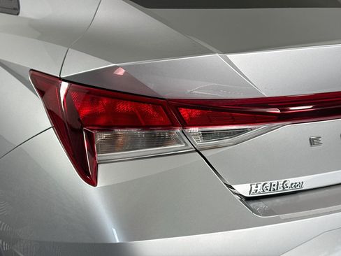 Used 2022 Hyundai Elantra SEL FWD image 36