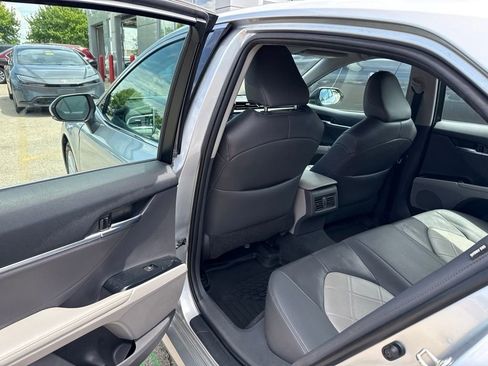 Used 2018 Toyota Camry XLE FWD image 18