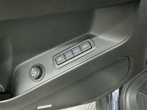 Used 2019 Chevrolet Equinox Premier image 12