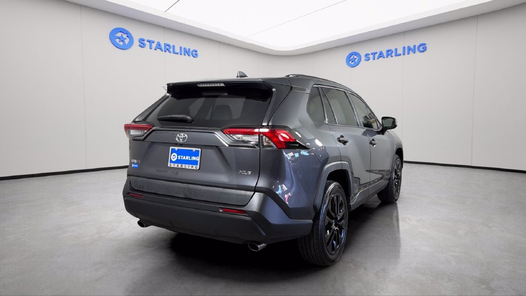 Used 2020 Toyota RAV4 XLE Premium FWD image 9