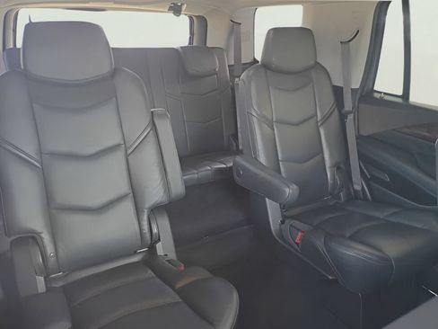 Used 2016 Cadillac Escalade Luxury AWD/4WD image 9