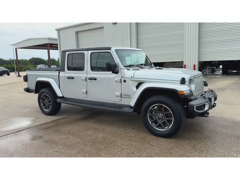 Used 2022 Jeep Gladiator Overland w/ Popular Equipment Package AWD/4WD image 2