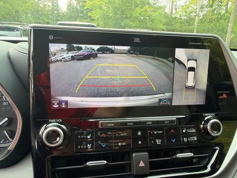 Used 2021 Toyota Highlander Platinum FWD image 18