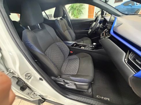 Used 2020 Toyota C-HR XLE FWD image 15
