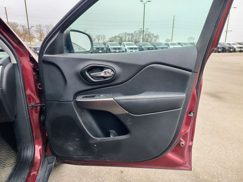 Used 2021 Jeep Cherokee Latitude Lux w/ Comfort/Convenience Group image 14