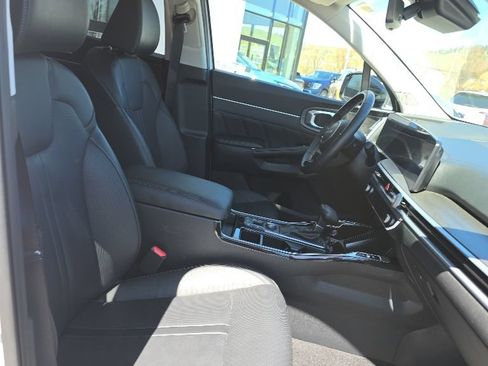 Certified 2025 Kia Sorento SX AWD/4WD image 9