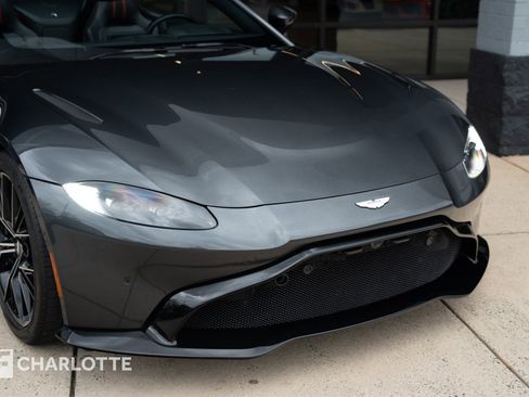 Used 2021 Aston Martin V8 Vantage Roadster image 2