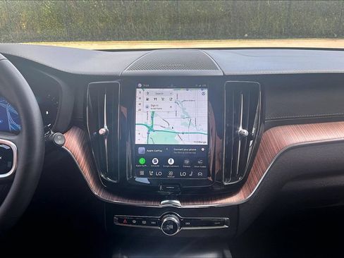 Certified 2024 Volvo XC60 B5 Ultimate w/ Protection Package Premier AWD/4WD image 40