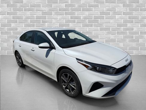 Used 2023 Kia Forte LXS FWD image 4