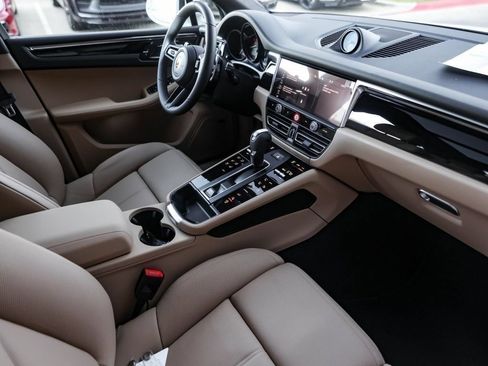 Certified 2026 Porsche Macan AWD/4WD image 40
