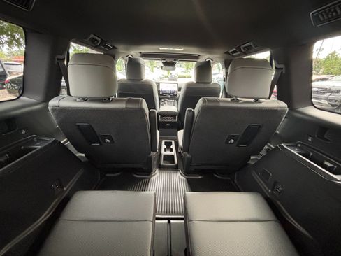 Used 2025 Lexus GX 550 w/ Accessory Package (2T) AWD/4WD image 36