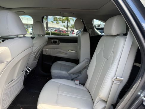 Used 2023 Kia Sorento EX w/ Panoramic Sunroof Package FWD image 9