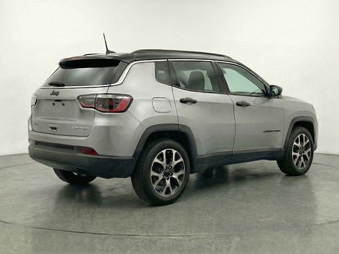 Used 2025 Jeep Compass Limited image 9