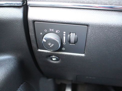 Used 2017 Jeep Grand Cherokee Limited image 25