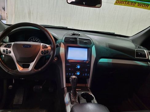 Used 2014 Ford Explorer XLT w/ Equipment Group 202A image 4