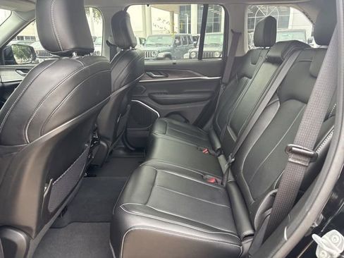 Certified 2022 Jeep Grand Cherokee Limited 4xe w/ Luxury Tech Group II AWD/4WD image 13